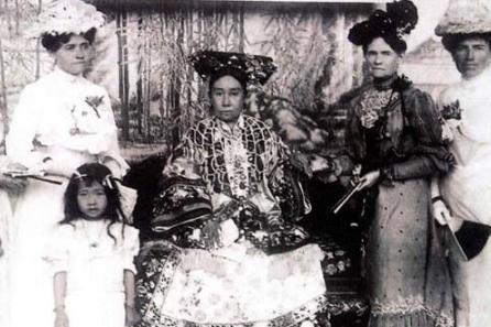 慈禧第一次坐火车提了3个可笑的要求,这三个要求是什么