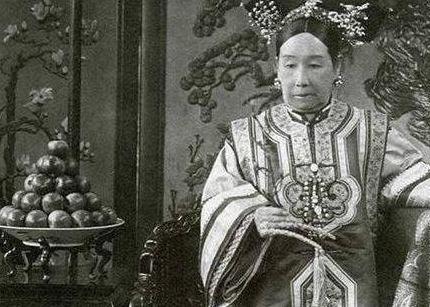 慈禧太后睡觉都做什么事情 竟然会害苦太监呢