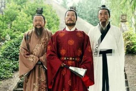 同样都是朱元璋手下的两大谋士 为何他会独宠李善长呢