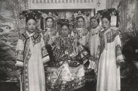 “太太死了压断街,老爷死了没人抬”是什么意思