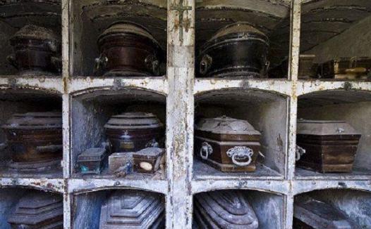 瓦氏夫人成为抗倭女杰受人敬仰，为什么死时会做十八副棺材