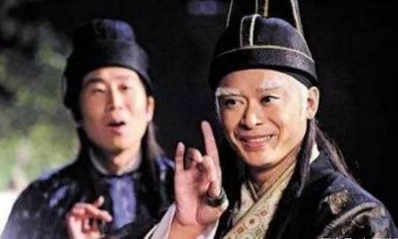 魏忠贤是怎么进宫当上太监的 他为什么要甘愿自宫呢