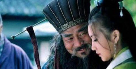 如果董卓篡位成功会怎么样 身为干儿子的吕布有继承的权利吗