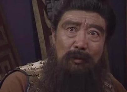 如果董卓篡位成功会怎么样 身为干儿子的吕布有继承的权利吗