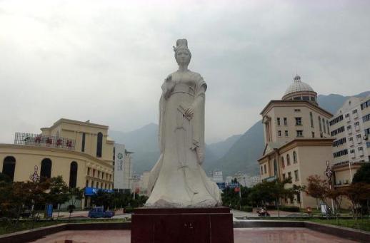 昭君墓为什么称为“青冢”