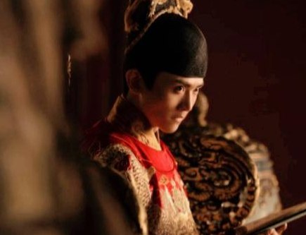 崇祯在面对权势滔天的魏忠贤时 崇祯是怎么除掉他的