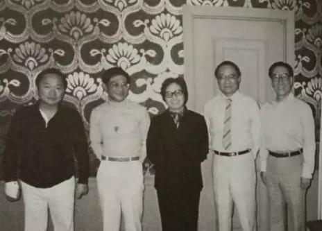 古龙作品的写作特点是什么样的 有关于他的评价如何