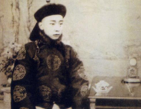 爱新觉罗&middot;溥儁差点成了清朝最后一个皇帝，他的晚年生活怎么如此落魄不堪