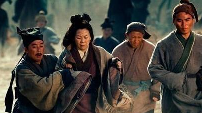 长坂坡之战刘备被曹操打败 曹操是怎么对待他的两个女儿的