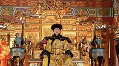 乾隆的三年太上皇生活是什么样 嘉庆为什么就不能自己发号令呢