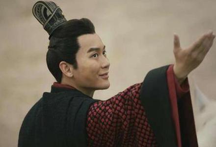 汉献帝得知刘备称帝之后 为什么还不怒反笑呢