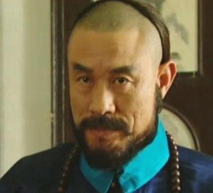 雍正明明打击年羹尧 为什么还要给他升官呢