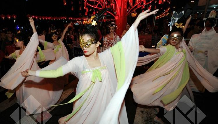 兰陵王的为什么作战佩戴面具