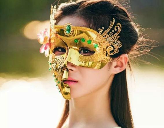 兰陵王的为什么作战佩戴面具