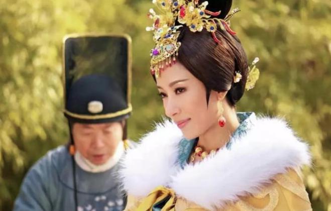 比明宪宗大17岁的万贵妃，最后结局如何