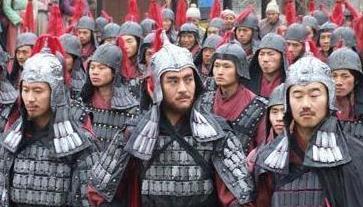 黄权叛蜀投魏，为什么刘备还要善待他的家人并且发放俸禄