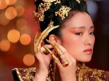 古代妃子为什么都喜欢留长指甲呢 如果侍寝皇帝的时候怎么办