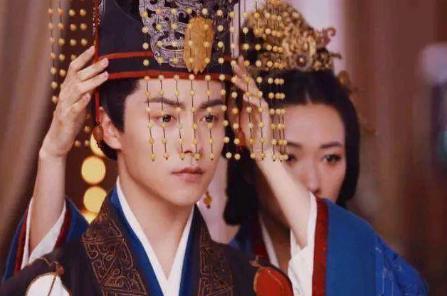 曹操嫁女儿嫁一个就好了 为什么三个人都嫁给同一个人呢