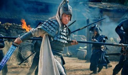 赵云打仗那么的厉害 公孙瓒为什么拱手相送给刘备