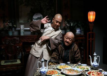 和珅在被嘉庆皇帝处决的时候 纪晓岚为什么救不了他呢