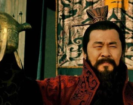 官渡之战袁绍为什么会昏招百出 袁绍到底出了什么事情