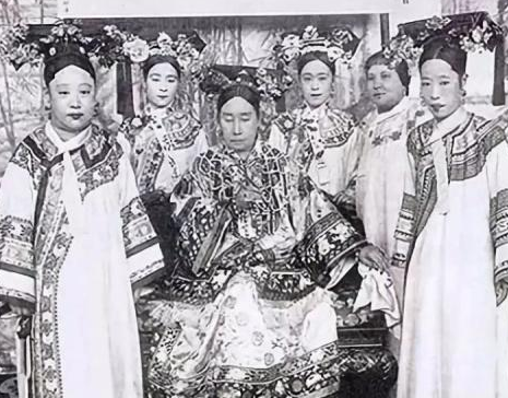 隆裕太后生前身体很少 隆裕太后为什么退位第二年就死了