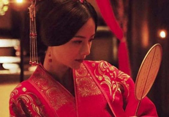 曹操曾最宠爱的儿子，曹植是怎么成一代文豪的