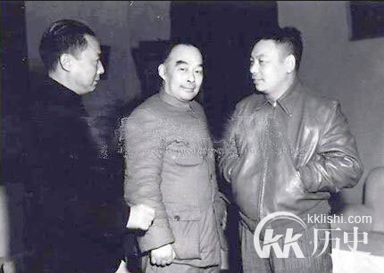 毛人凤为什么将自己的妻子向影心推进戴笠的卧室？