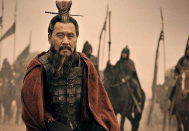 刘备出身贫寒，哪里来的钱粮养活军队呢