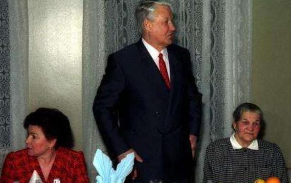 叶利钦为什么着急放下权力下台