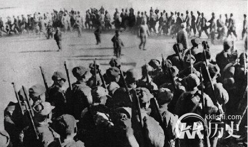 抗战趣史：张爱萍如何妙用日军飞机攻打炮楼
