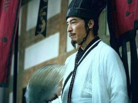 诸葛亮打仗为什么总坐着轮椅 这里边有什么隐情吗