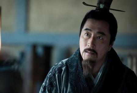 面对刘邦的猜忌萧何怎么破