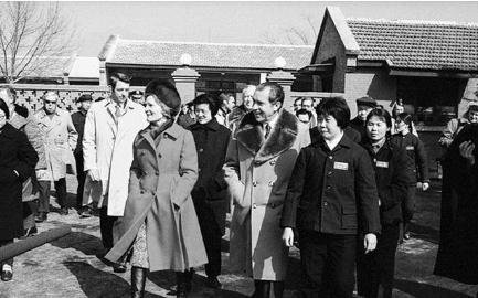 戈尔巴乔夫改革和我国相比为什么如此大的反差 原因有几点