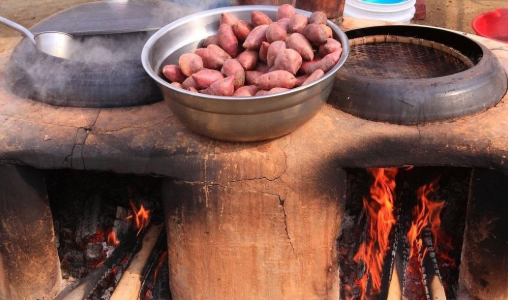 宋朝才大量普及铁锅，在这之前百姓如何做饭