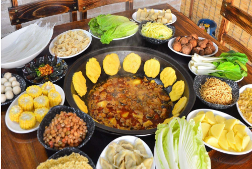 宋朝才大量普及铁锅，在这之前百姓如何做饭