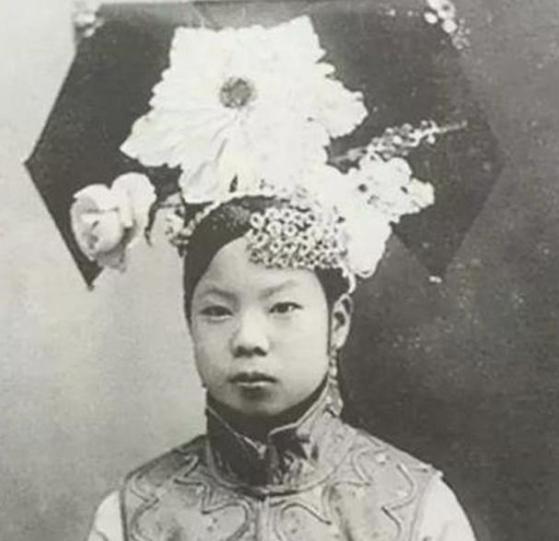 文绣和溥仪离婚没得多少财产，她此后是怎么生活的