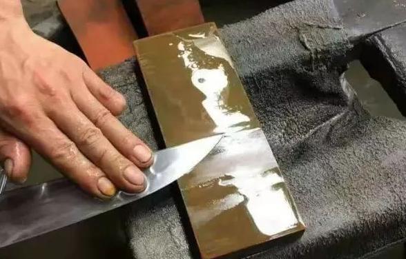 日本刀如此纤细为什么能够在战场上保持锋利?是有什么特殊工艺吗