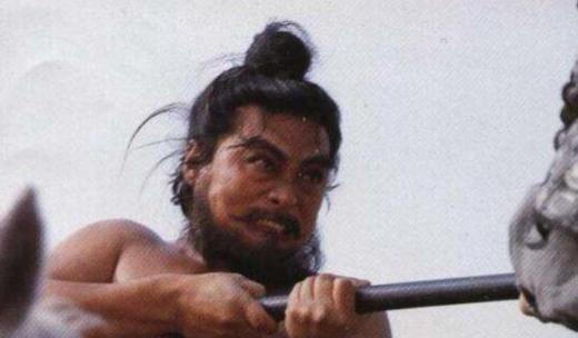 许褚能在吕布手下过20合，为什么打不过赵子龙