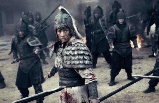 许褚能在吕布手下过20合，为什么打不过赵子龙