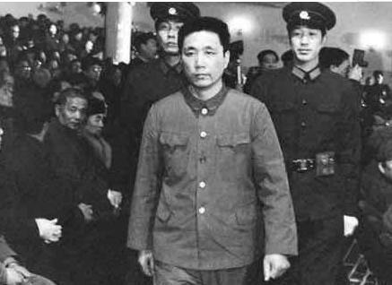 为什么是汪东兴抓捕四人帮,而不是陈锡联