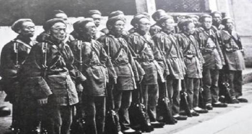 李鸿章为什么一开始支持常胜军，到最后又要解散他们