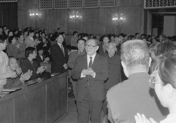 余秋里的左臂是怎么断的