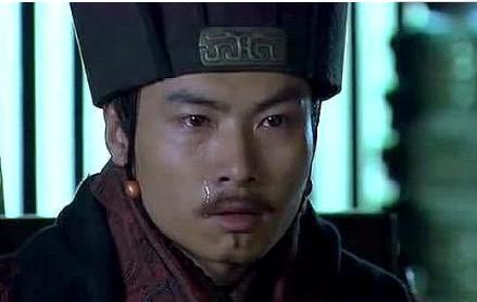 张绣杀了曹操的儿子侄子和典韦，曹操为什么还对他委以重任