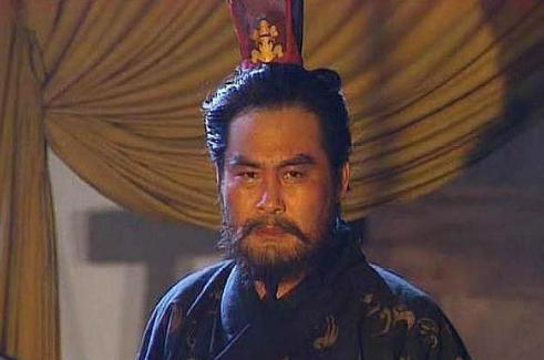 张绣杀了曹操的儿子侄子和典韦，曹操为什么还对他委以重任