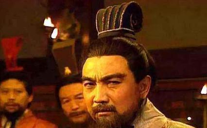 张绣杀了曹操的儿子侄子和典韦，曹操为什么还对他委以重任