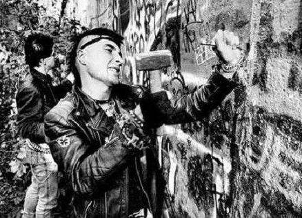 柏林墙修建的过程如何 建筑的结构样式分别是什么样的