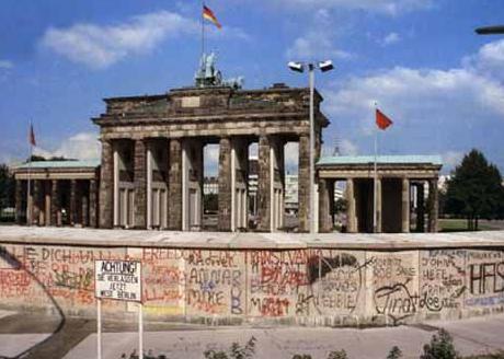 柏林墙修建的过程如何 建筑的结构样式分别是什么样的