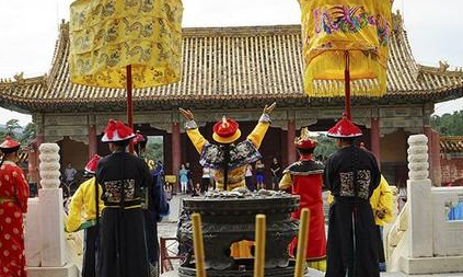 乾隆给大臣赏赐肘子 官员出宫后为什么就丢了