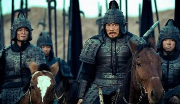 曹操手下的大将曹仁，他是怎么撤出江陵城的